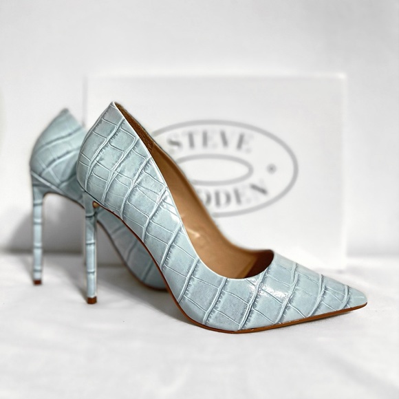 Steve Madden Crocodile Blue Pumps - Picture 2 of 2